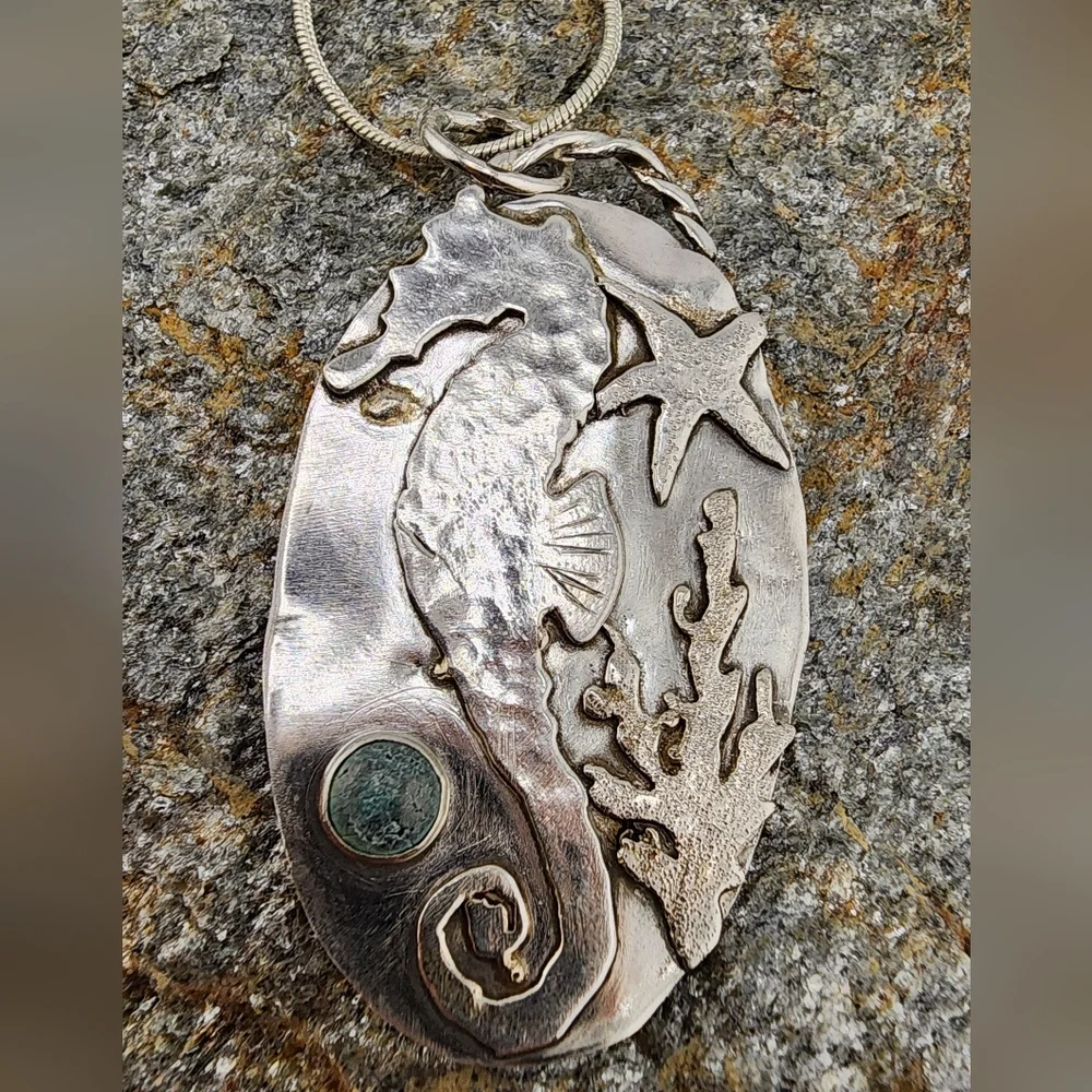 TURQUOISE SEA HORSE PENDANT HANDCRAFTED WITH RECYCLED STERLING SILVER METAL - Picture 2 of 7